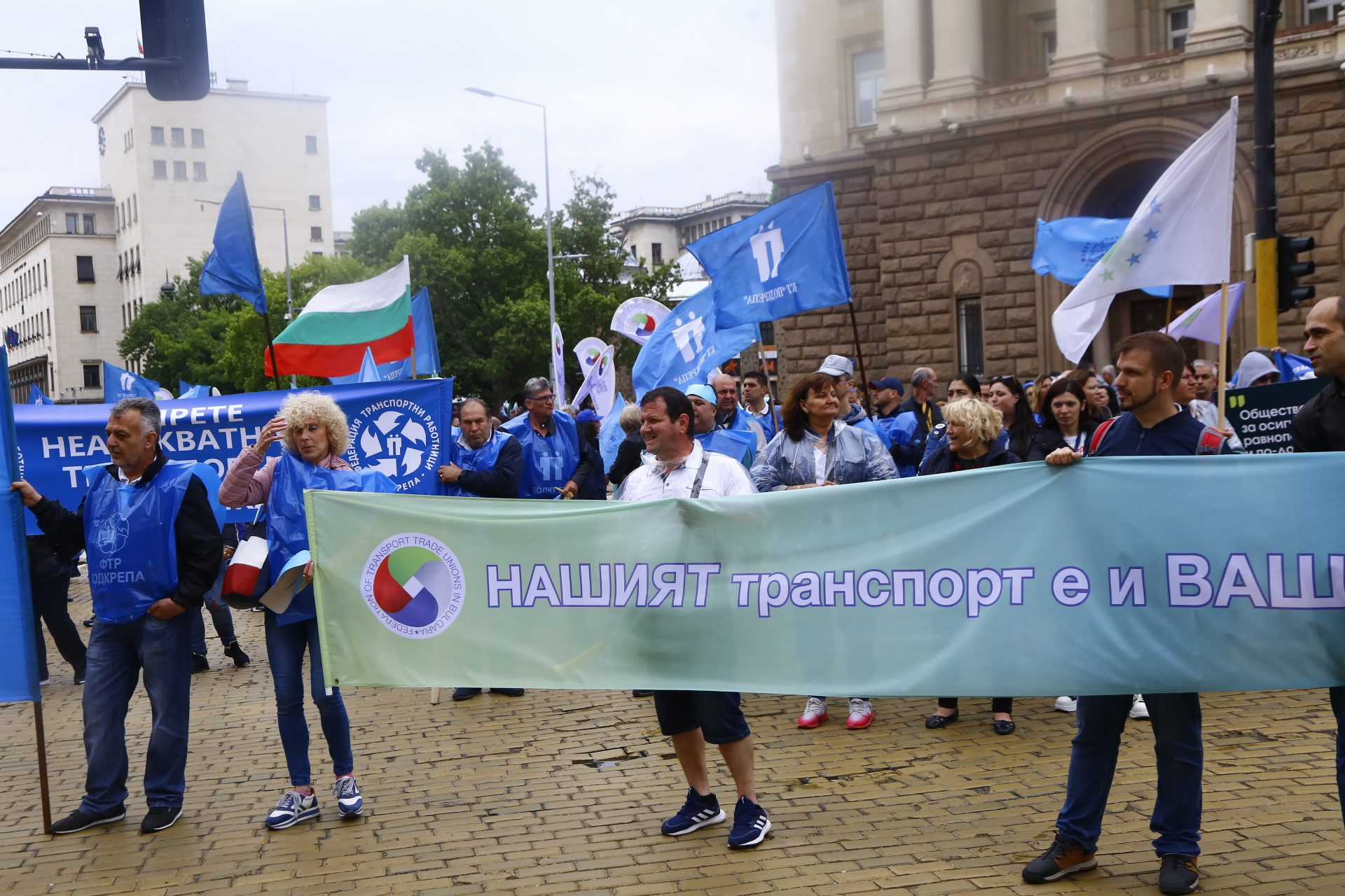 Протестите в София и страната се разрастват, в столицата пристигат подкрепления от... СНИМКИ