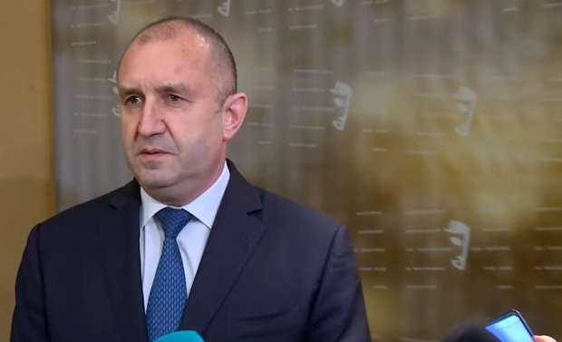 Радев се оплака на Макрон от Скопие