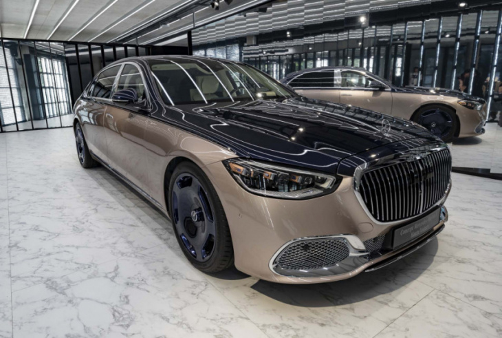 Mercedes-Maybach показа най-луксозната S-класа: Злато, кожа и шампанско СНИМКИ