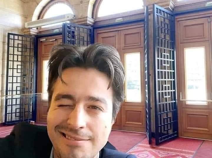 Скандал в НС: Дирят под дърво и камък културния министър, появи се шокиращо твърдение какви ги върши той