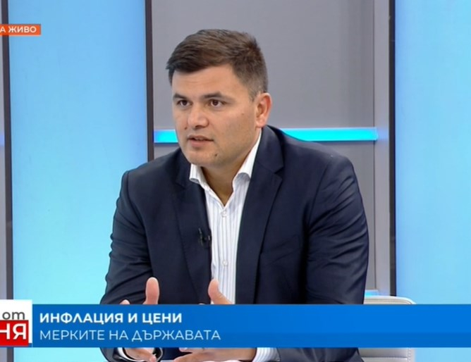 Икономист с бомба: Средната заплата може да стане 2700 лв., ако платим повече за...