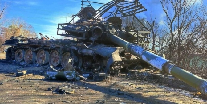 Киев показа как унищожава руските танкове, Москва пак удари US пратка с оръжия ВИДЕО