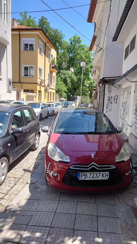 Мрежата изригна гневно след скандалната изцепка на пловдивска шофьорка СНИМКИ 