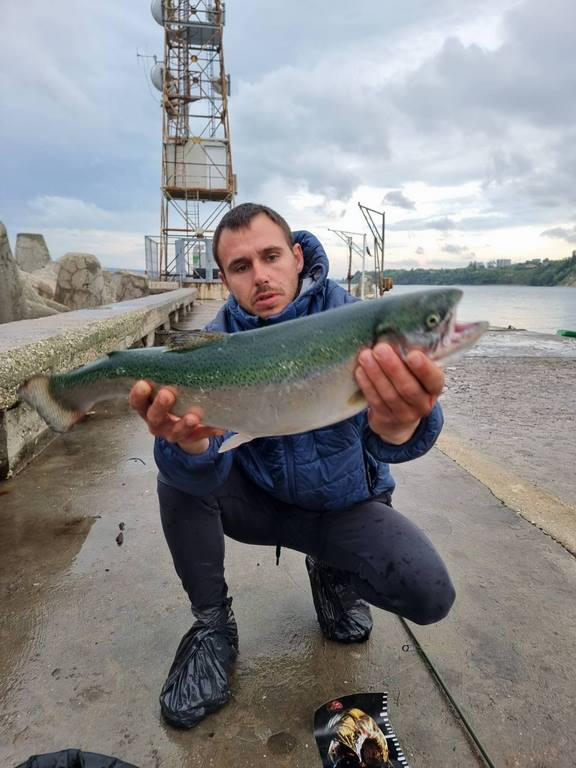 Млад рибар от Варна се похвали с невиждана слука СНИМКИ 