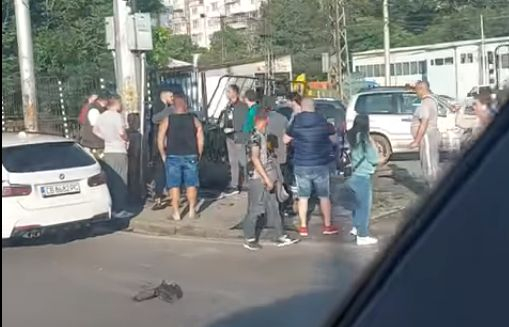 Ново адско меле в София! Пожарникари режат кола, за да извадят пострадали, а по шосето... ВИДЕО 