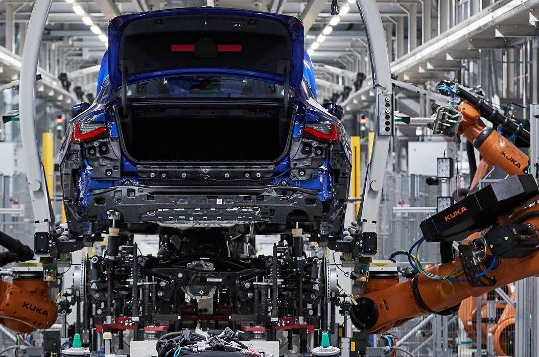 Директор в BMW: Секне ли руският газ, заводите спират производството