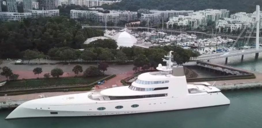 Мегаяхта на руски олигарх за 300 млн. долара изчезна в Арабско море ВИДЕО