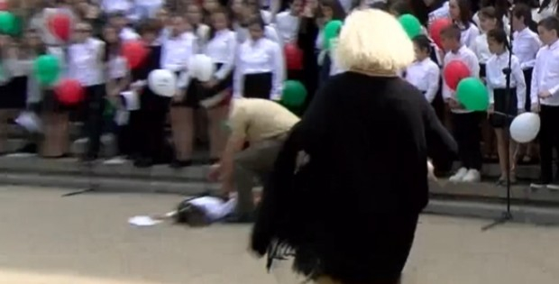 Ужас! Дете от хор припадна пред Кирил Петков ВИДЕО 18+