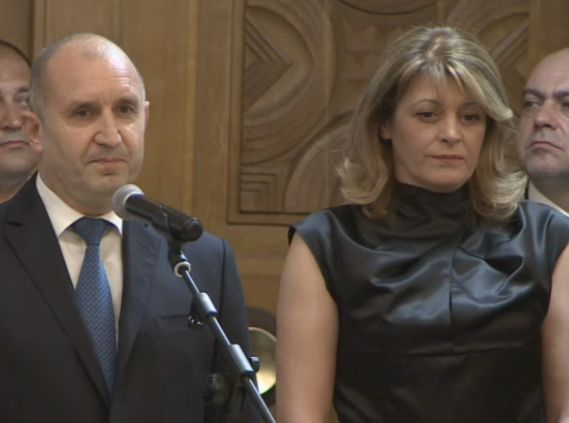 Десислава Радева с голям гаф навръх 24 май, а Линда... ВИДЕО