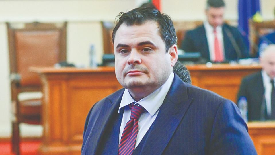 Доц. д-р Петър Николов: Министър Денков води открита война срещу ректори и професори