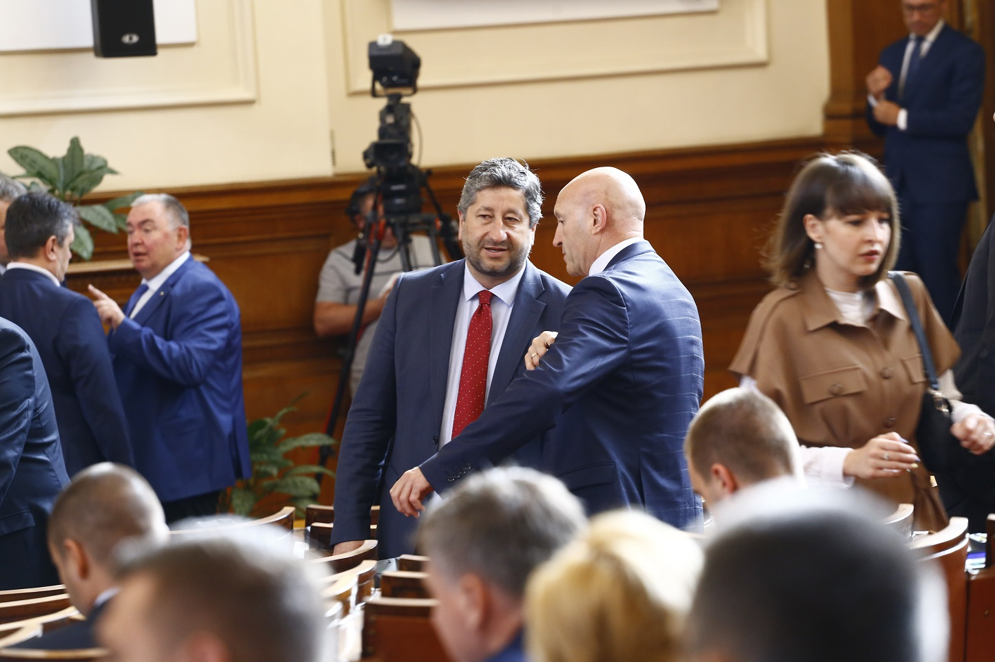 Експерти огласиха има ли политическа рецепта за изход от кризата