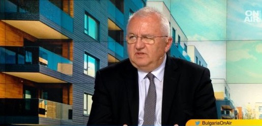 Доц. Драганов: Приравняваме украинците към персонала, не може да са вечно бежанци