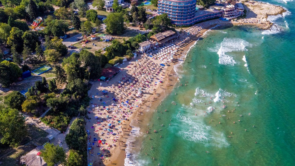 Шокиращи цени по морето: Семейства се бъркат с над 5000 лв. за седмица почивка, защото...