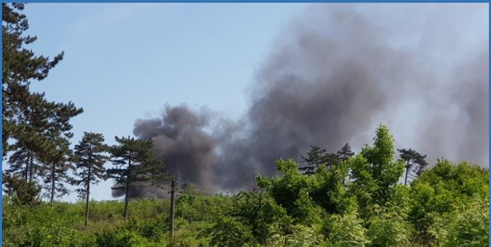 Русе потъна в сажди след пожар СНИМКИ