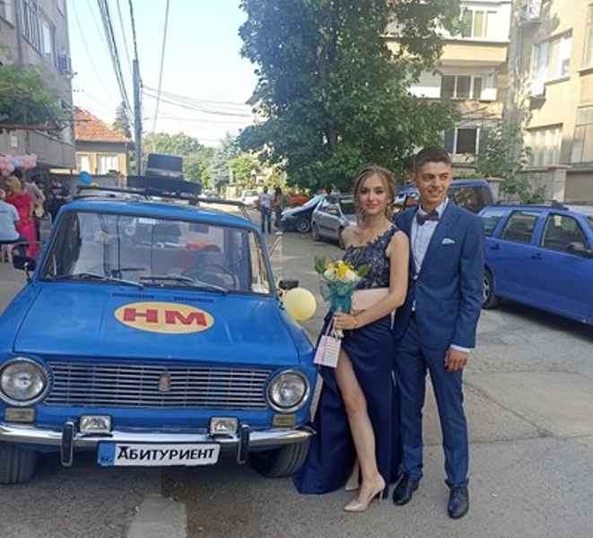 Абитуриент от Монтана шашардиса всички, цъфна на бала с... СНИМКА 