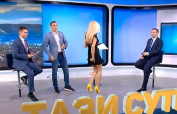 Натали Трифонова отново скандализира, появи се с ултра къс минижуп