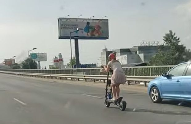 Мрежата в шок! Така ли се препуска с 80 км/ч по Околовръстното ВИДЕО