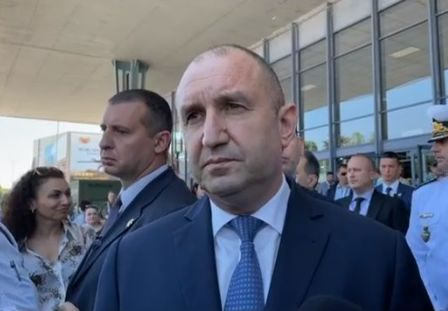 Радев коментира 3 болезнени теми и напомни на Петков кой е последната инстанция