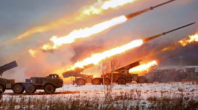 ВИДЕО от войната: РСЗО "Ураган" изпепели опорен пункт на ВСУ