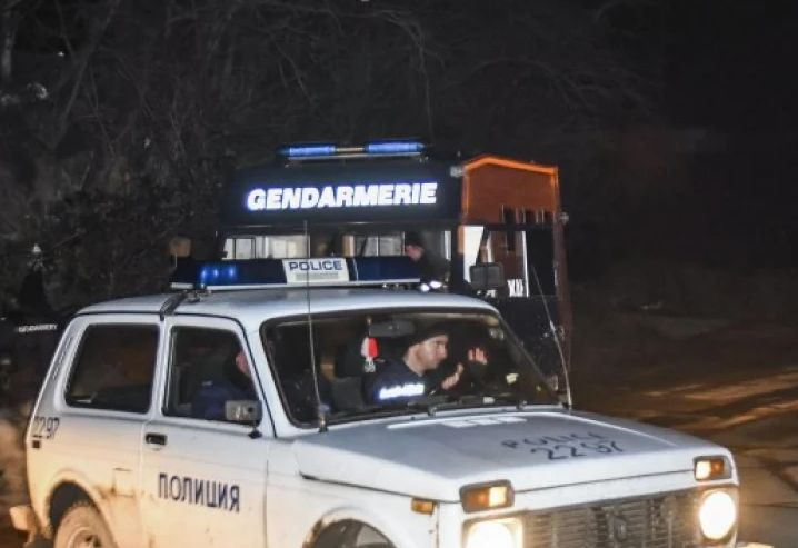 Извънредно: Над 200 бесни роми нахлуха в спешното в Самоков и стана страшно ВИДЕО