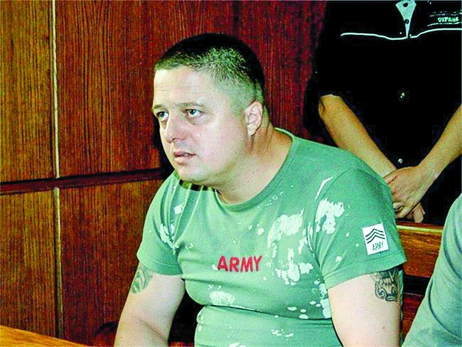 Данкина надупчен на решето с 24 куршума пред дома му, но успява да изкрещи... СНИМКИ
