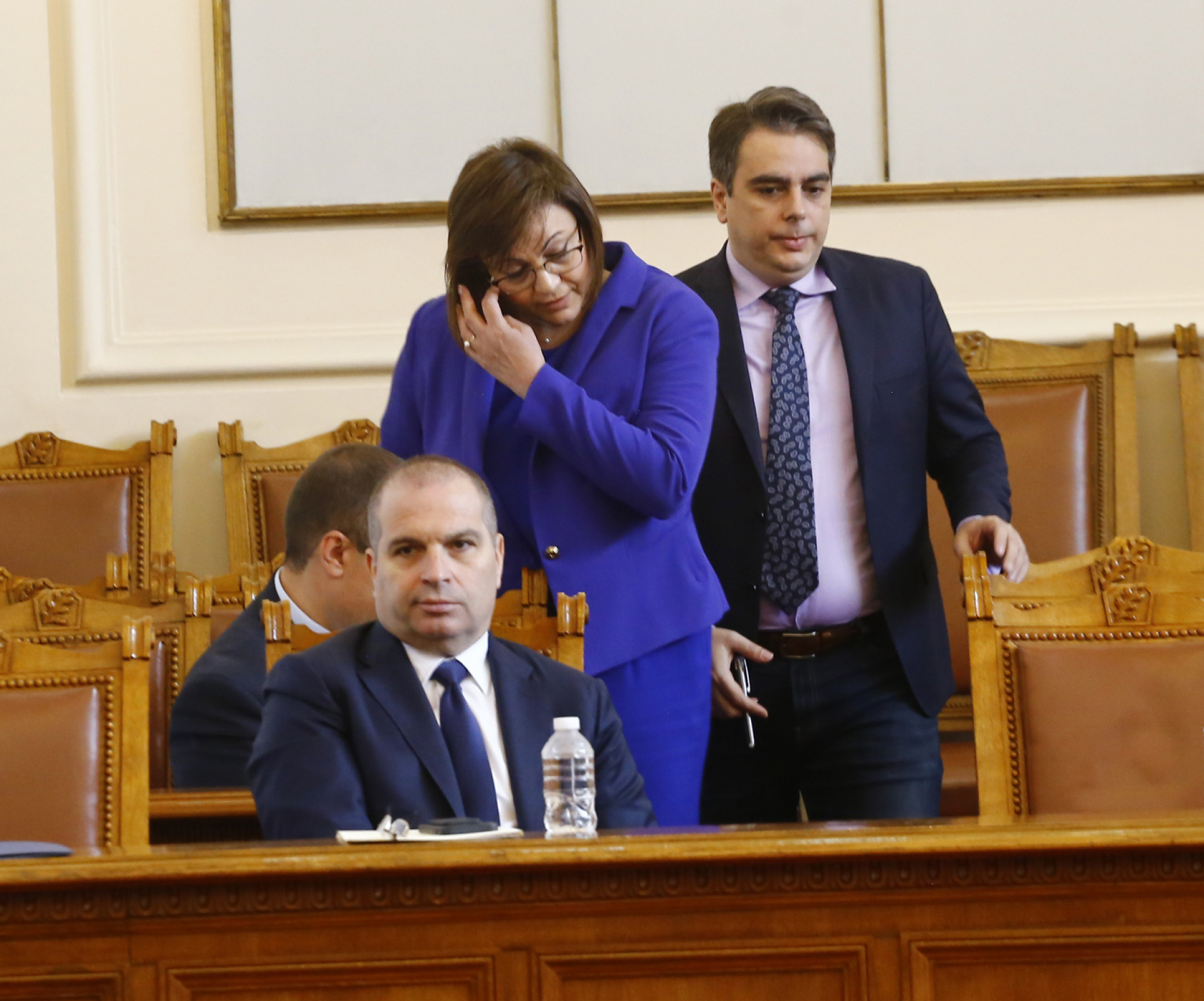 Конституционалист обясни защо Радев трябва в петък да пристъпи към незабавно разпускане на НС