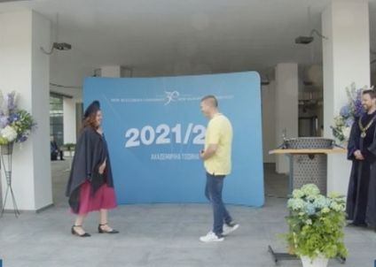 Абсолвентката Магдалена излезе да си вземе дипломата, но получи... ВИДЕО