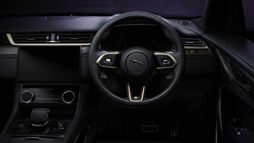 Jaguar представи лимитирана версия F-PACE SVR - Edition 1988
