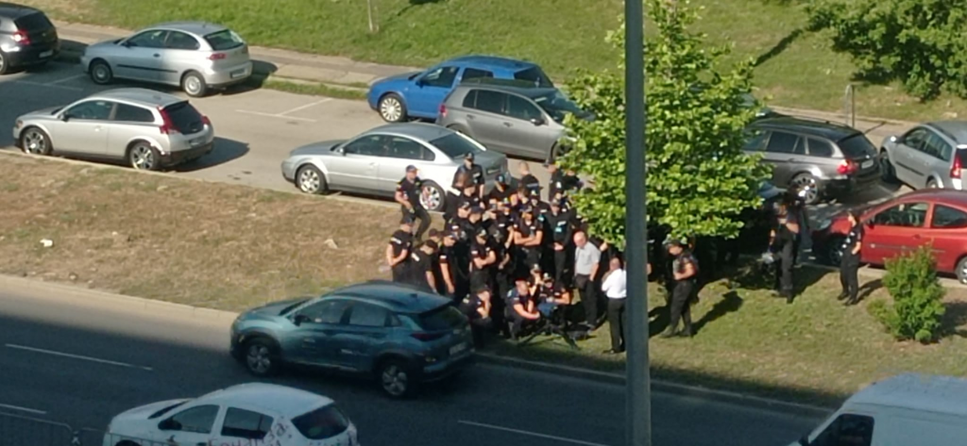 Какво правят толкова много полицаи на столичен булевард СНИМКИ