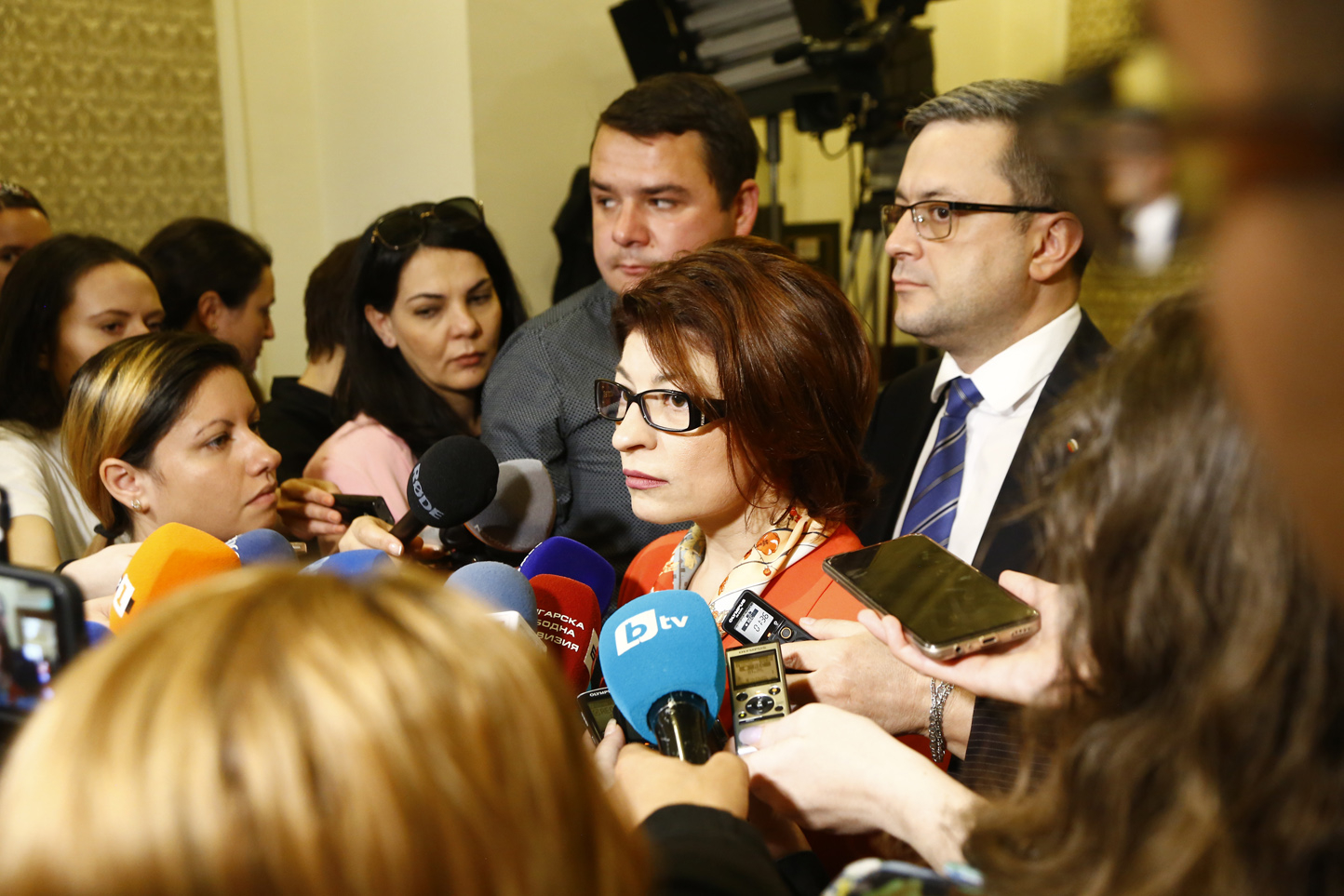 Ръкавицата е хвърлена! ГЕРБ внесе вота на недоверие към правителството