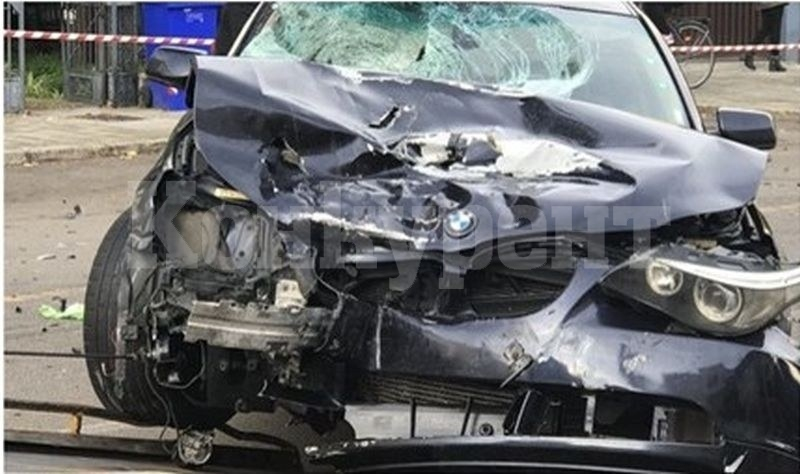 Зрелищна катастрофа между две „БМВ“-та на девойка и младеж в Монтана