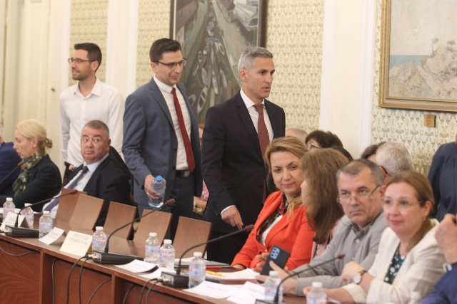 С голяма мъка: Бюджетна комисия прие увеличението на пенсиите
