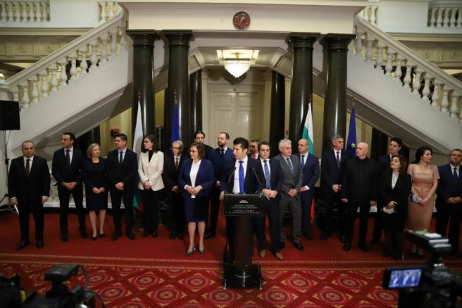 Социоложката Евелина Славкова разкри пред БЛИЦ как ще се класират партиите, ако изборите са днес!