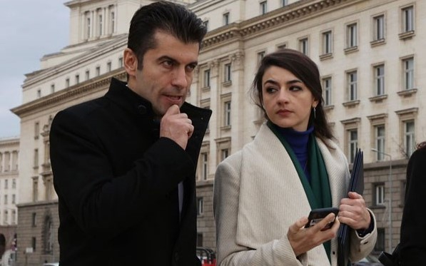 БЛИЦ TV: Играта загрубя, пощенска кутия ли е Лена между Петков и Балабанов, а Татяна Дончева се появи...