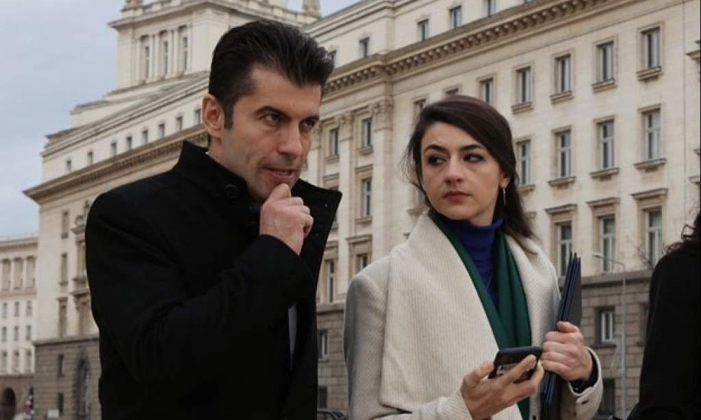 Когато Кирчо пипна Лена: Мрежата в захлас от поетичното стихоплетство на Марио Николов