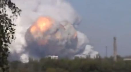 ВИДЕО от войната: Огромен пожар лумна в химически завод в Северодонецк