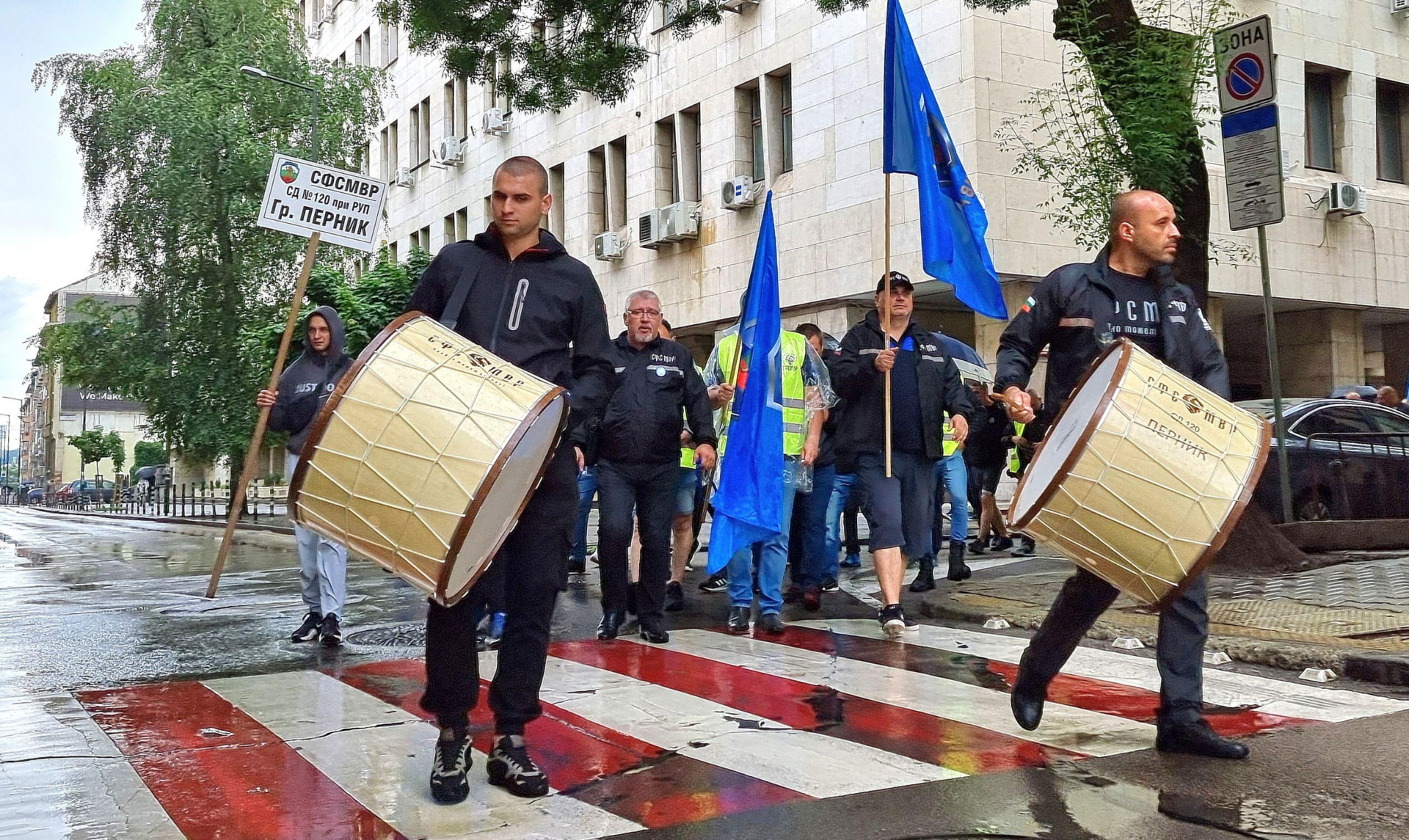 Започна протестът на полицаите - ето какво искат СНИМКИ