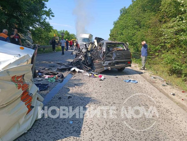 Ужасяващи СНИМКИ от тежка катастрофа със загинал до пункта на КАТ "Баба Яга"