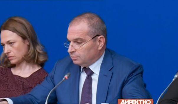 Гроздан Караджов извади документи: Асен Василев искаше да даде 1,3 млрд. на фирмите-крадци
