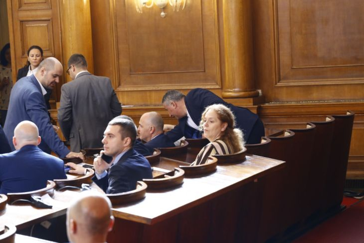 "Алфа рисърч" с първи данни след вота! Ето кои партии влизат в новия парламент
