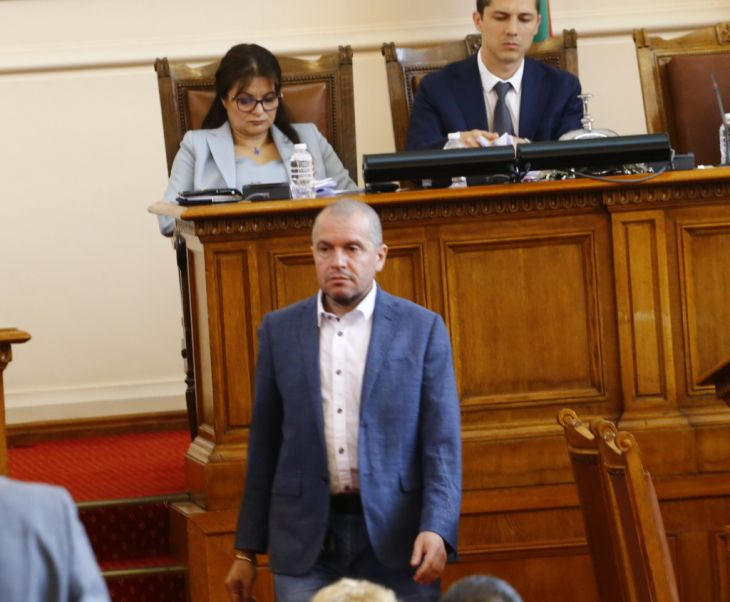 Тошко Йорданов разкри още грозни лъжи на ПП за изгонването на руските дипломати 