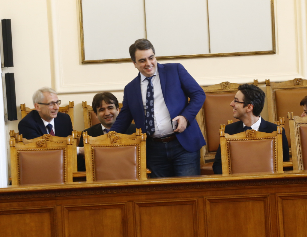 Лъсна голям скандал, цял бранш е пред колапс заради Асен Василев