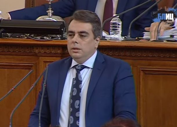 Асен Василев истеряса в парламента, след като чу това от ДПС