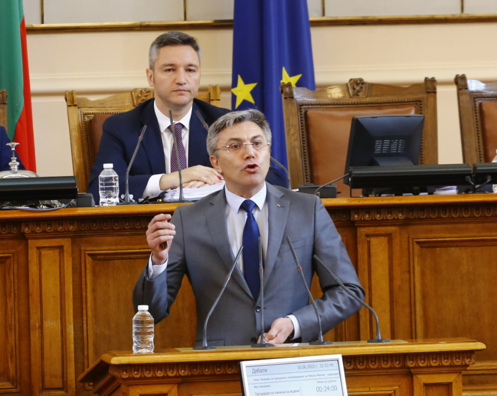 Асен Василев истеряса в парламента, след като чу това от ДПС