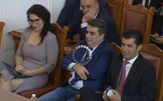 Калина Константинова втрещи депутатите с палава изцепка в НС! СНИМКИ 18+
