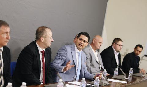 Страх и ужас тресе отцепниците от ИТН, напирали да се връщат при Слави, но...