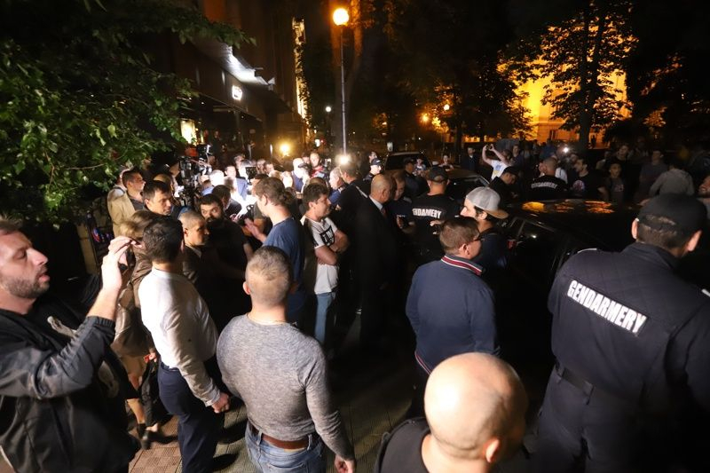 Политологът Стойчев: Не, не мога повече да слушам тези сърцеизлияния на протестърите за Петков и...