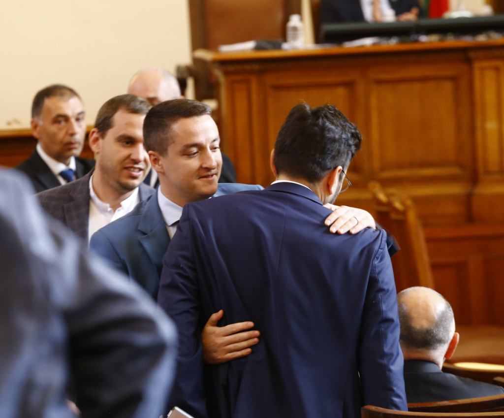 Това ли е новият отцепник от партията на Слави БЛИЦ TV