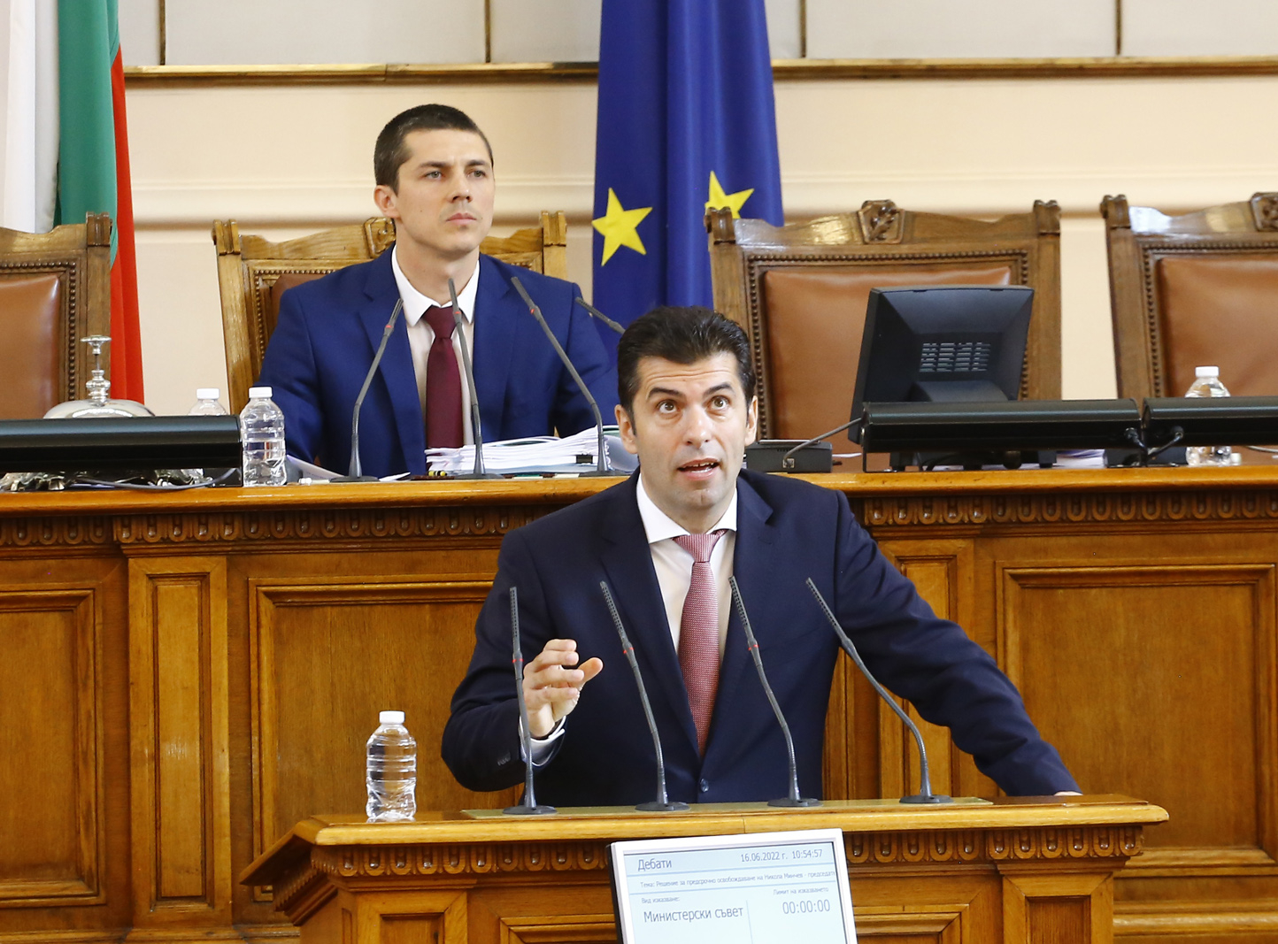 Последните дни в НС цари мракобесие и унижение заради Петков
