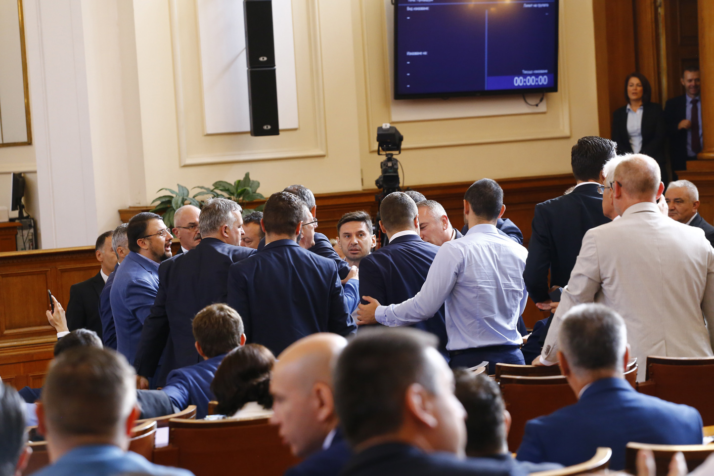 Ще издържат ли депутатите детектора на лъжата?